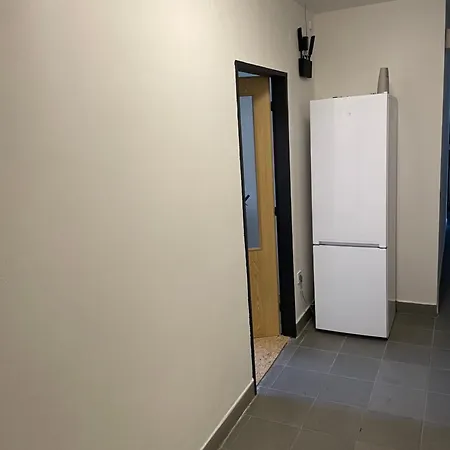 Apartment J L A *